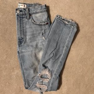 Abercrombie & Fitch light wash, distressed High Rise Skinny Jeans. Size 00/24.